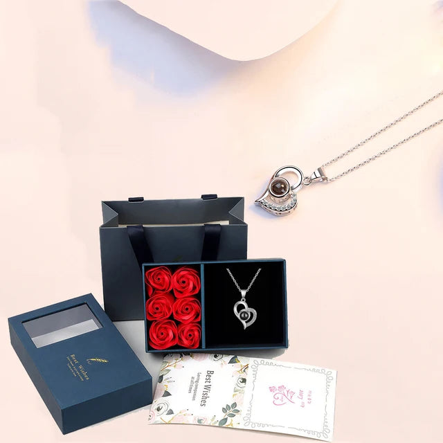 Collana "Ti amo" in 100 lingue con confezione regalo di lusso con 6 rose