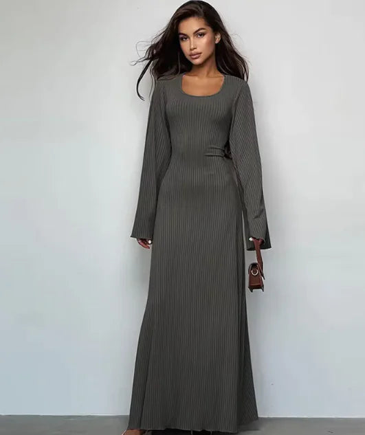 Adelina - Robe tendance à encolure dégagée avec laçage au dos et manches longues trompette - robe pour femme