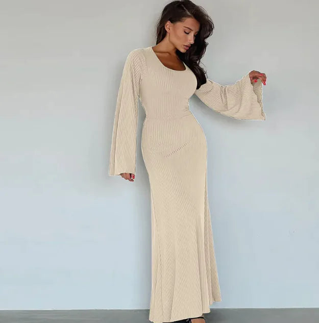 Adelina - Robe tendance à encolure dégagée avec laçage au dos et manches longues trompette - robe pour femme